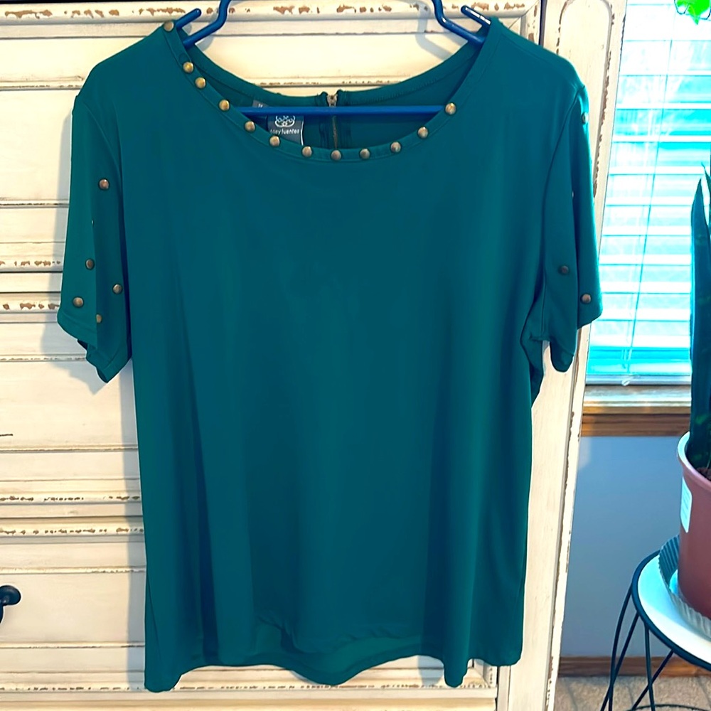 1X Daisy Fuentes short sleeve blouse